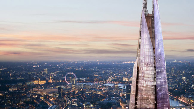 The Shard ở London là tòa nhà cao nhất ở Tây Âu. View từ The Shard nằm ở các tầng 68, 69 và 72. Để ngắm nhìn toàn cảnh tốt nhất là từ tầng 72, ở độ cao 244 m. Tầng quan sát ngoài trời này có tầm nhìn 360 độ ra thành phố.

