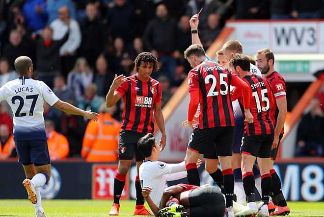 Trọng tài rút thẻ đỏ trực tiếp với Son