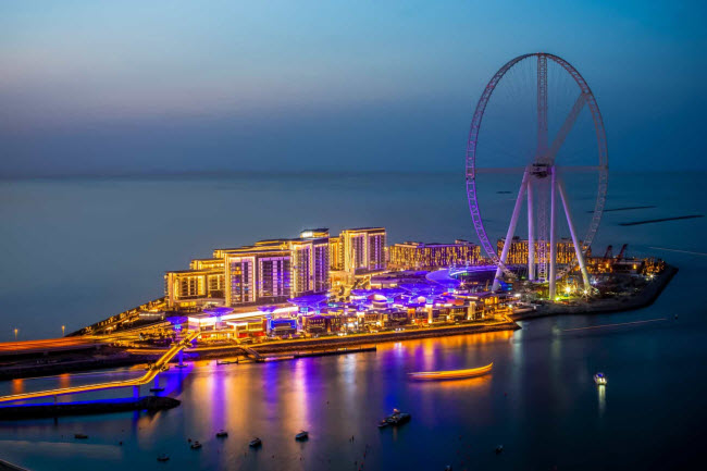 Đảo Bluewaters: Hòn đảo là một trong những điểm đến mới nhất ở thành phố Dubai. Bánh xe quan sát lớn nhất thế giới, Ain Dubai, đang được xây dựng tại đây và sẽ bắt đầu hoạt động vào năm 2020.
