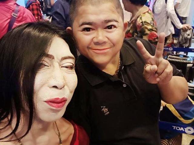 Bạn trẻ - Cuộc sống - Cùng lúc sở hữu 2 chàng trai chung tình, “gái già uốn éo" Thái Lan bây giờ ra sao?