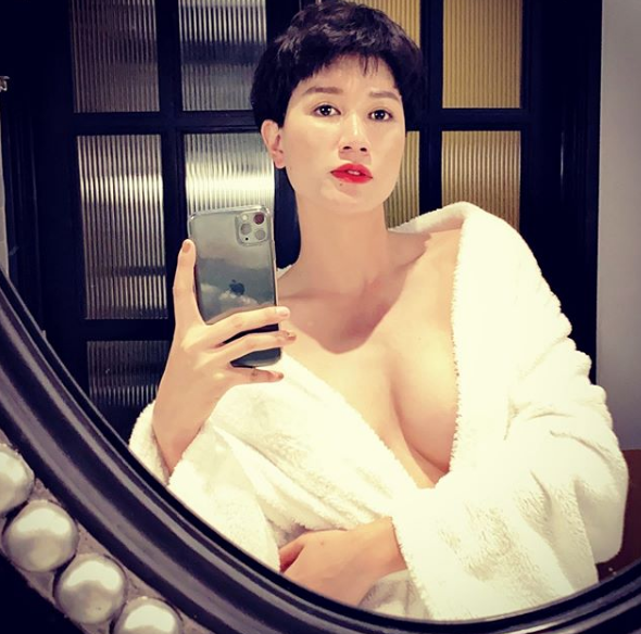 Bức ảnh sexy Trang Trần chia sẻ trên trang cá nhân khiến nhiều người bất ngờ