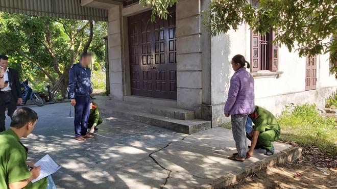 Đinh Thị Then trong buổi thực nghiệm hiện trường vụ án.