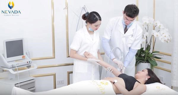 Không chỉ riêng phần chân, Max Burn Lipo có thể áp dụng đốt mỡ vùng bắp tay