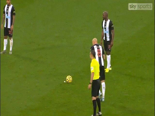 Bóng đá - "Người cũ" solo tuyệt mỹ kết liễu MU, lọt top đẹp nhất Ngoại hạng Anh vòng 11