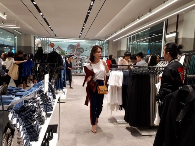 Kinh doanh - "Thời trang mì ăn liền" Zara thu về 5,3 tỷ đồng mỗi ngày tại Việt Nam
