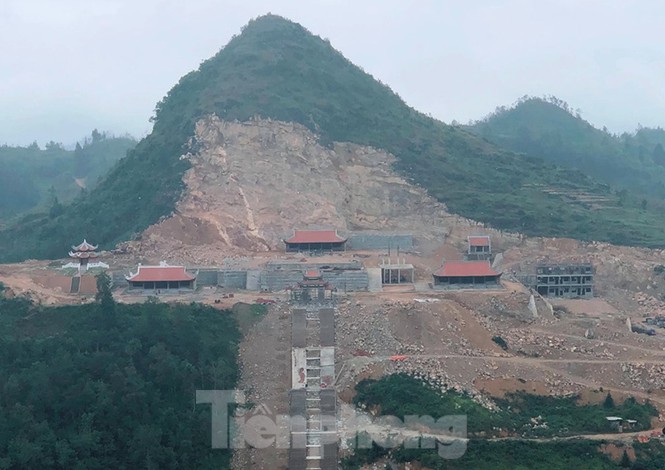 UBND tỉnh Hà Giang vừa có cuộc họp khẩn về dự án "Khu du lịch sinh thái, văn hóa tâm linh Lũng Cú", thuộc địa phận xã Lũng Cú, huyện Đồng Văn.&nbsp;