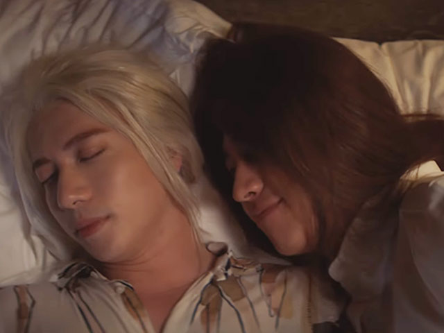 Ca nhạc - MTV - Nam ca sĩ bị sàm sỡ trên sân khấu gây sốc với MV đồng tính