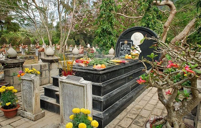 Viếng mộ cô Sáu là hoạt động không thể bỏ qua khi du lịch Côn Đảo