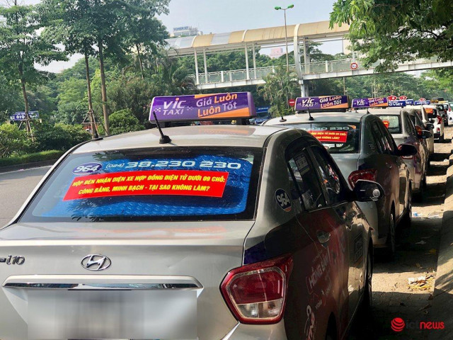 Công nghệ thông tin - Xe taxi có thể bỏ mào để dán phù hiệu như xe công nghệ