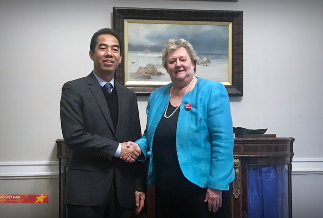 Thứ trưởng Tô Anh Dũng gặp Quốc vụ khanh Bộ Ngoại giao phụ trách khu vực châu Á – Thái Bình Dương Heather Wheeler. (Ảnh: BNG)