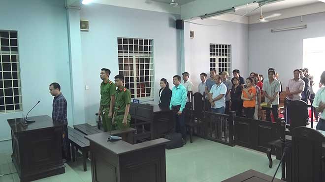 Quang cảnh phiên tòa