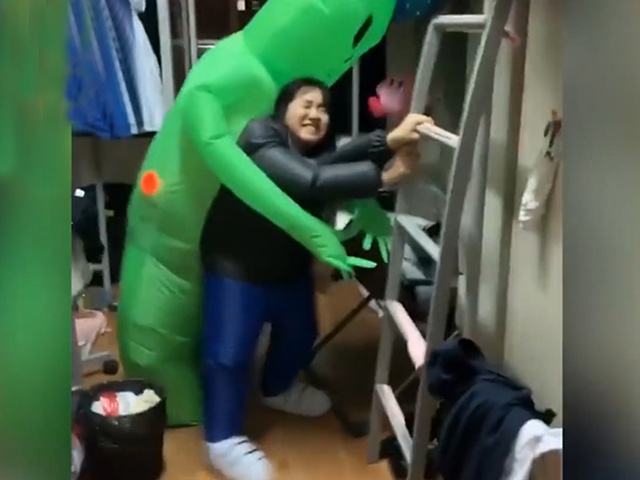 Video Clip Cười - Chỉ vì FA lâu quá mà cô gái hóa ra nông nỗi này