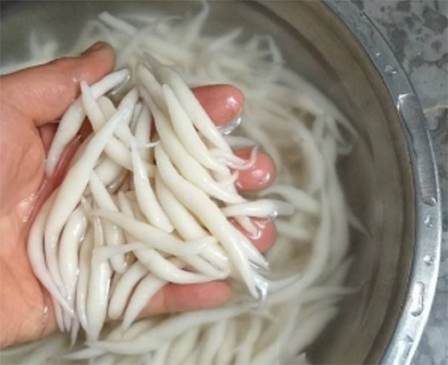 Món ăn có cái tên tranh cãi nhất Trung Quốc, tò mò nếm thử lại thấy ngon - 1