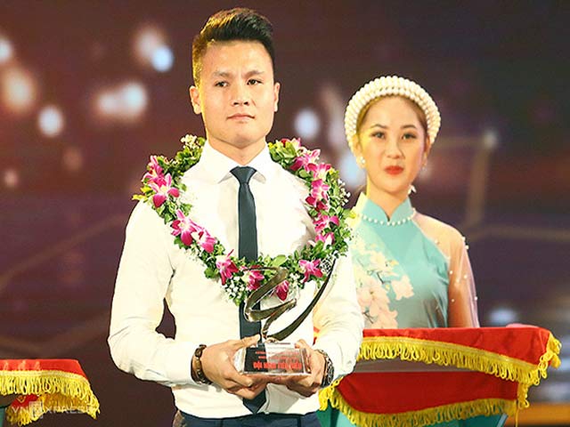 Mặc đồ hiệu ít nhưng chất như "Cầu thủ xuất sắc nhất V.League 2019"