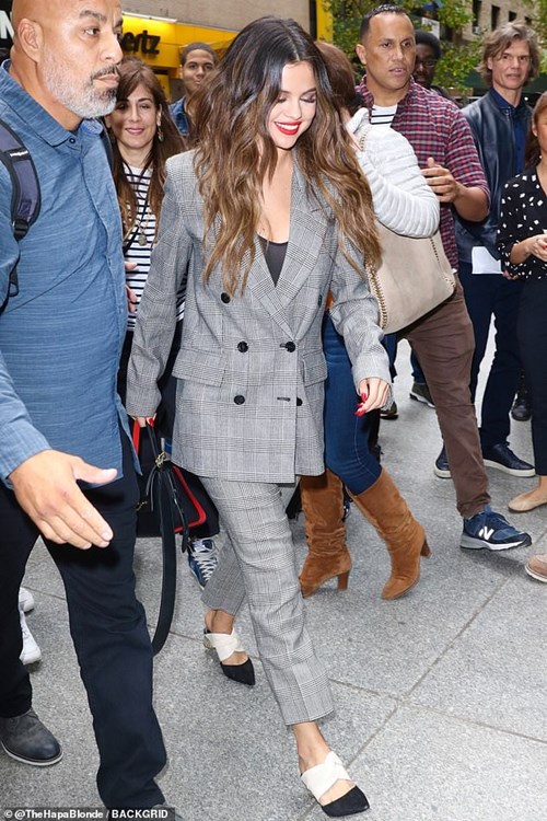 Selena Gomez ngày càng được đánh giá cao về phong cách thời trang