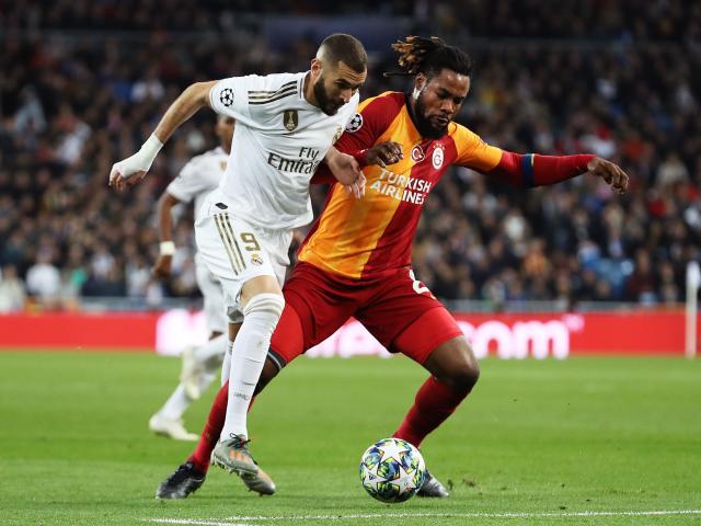 Bóng đá - Tin nóng cúp C1 7/11: Benzema sánh ngang kỷ lục Messi