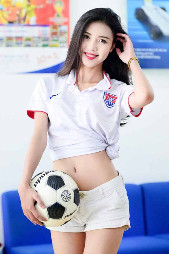 Ngọc Trâm từng được chú ý và nổi tiếng trên mạng xã hội khi xuất hiện trong chương trình đồng hành cùng World Cup 2014.