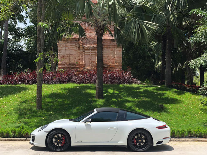 Soi hàng độc nhất Porsche 911 Targa 4 GTS tại TP.HCM - 6