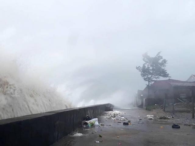 Tin tức trong ngày - Cuối tuần, miền Bắc đón không khí lạnh, miền Trung hứng bão mạnh