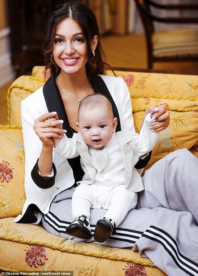 Oksana luôn khẳng định rằng bé Leon là con của cựu vương Malaysia.