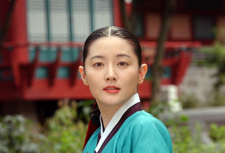So với 15 năm trước khi đóng vai Dae Jang Geum, Lee Young Ae vẫn vô cùng trẻ trung.&nbsp;