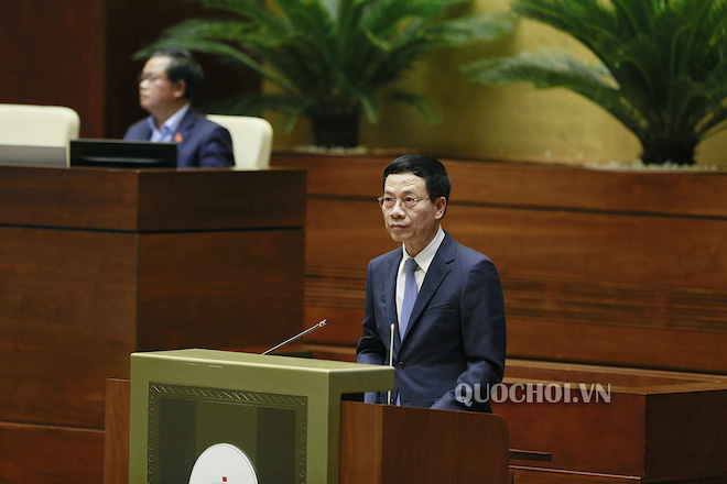 Bộ trưởng Bộ TT&amp;TT Nguyễn Mạnh Hùng lần đầu tiên đăng đàn trả lời chất vấn trước Quốc hội trên cương vị bộ trưởng. (Ảnh: Cổng thông tin điện tử Quốc hội)
