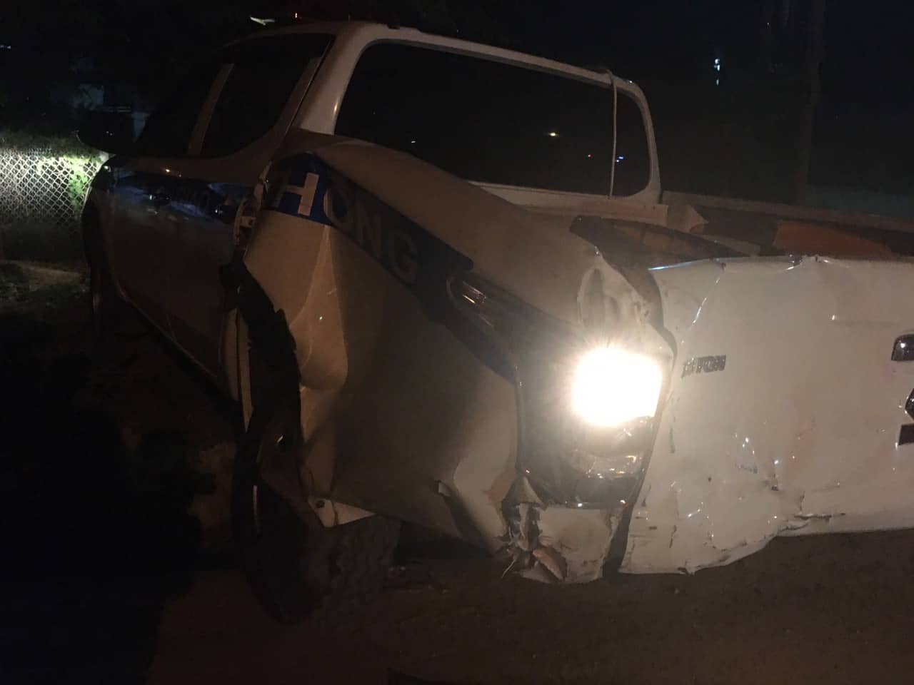 Hiện trường vụ tai nạn khiến xe chuyên dụng của CSGT hư hỏng nặng