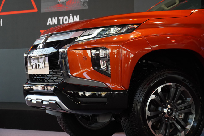 Cận cảnh Mitsubishi Triton bản full option, giá bán 865 triệu đồng - 7