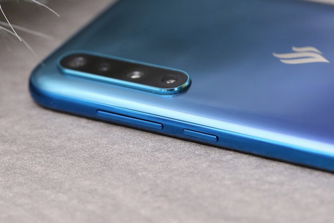 Cụm 3 camera sau độ phân giải cao.