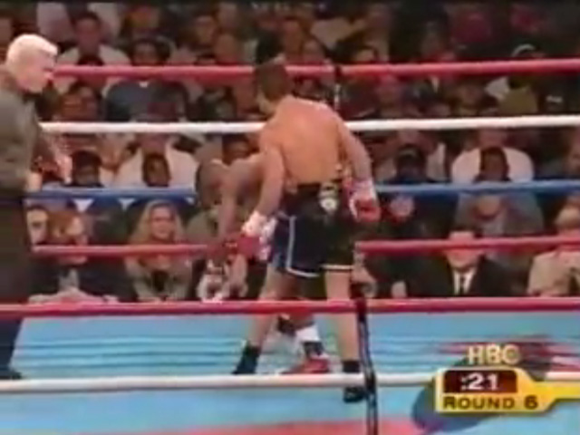 Thể thao - Mayweather dính vố đau: Đây lần duy nhất trọng tài phải "tặng số"