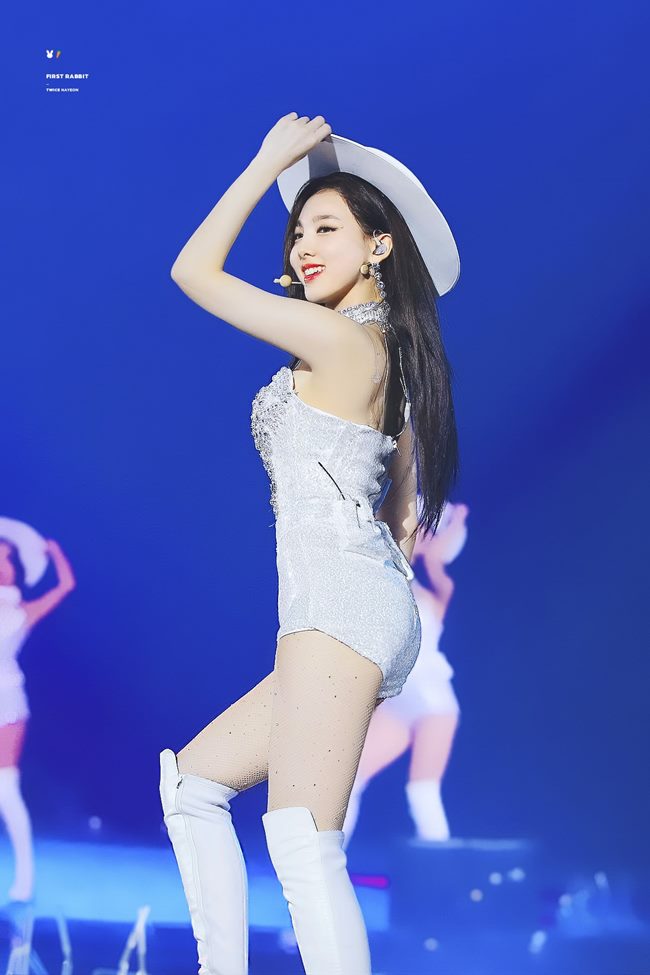 Nayeon từng chia sẻ, cô thường không ăn tại nhà ăn tại trường học hay khi đang làm thực tập sinh mà tự chuẩn bị khoai lang và trứng để ăn. Ngoài ra Nayeon còn tập pilates rất chăm chỉ.  