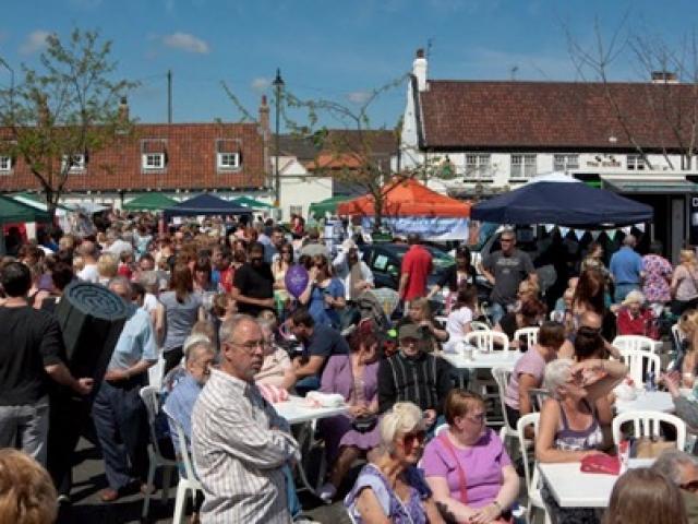 Kinh doanh - Cả làng tự dưng có 38 tỷ "trên trời rơi xuống", biết người hào phóng ai cũng choáng