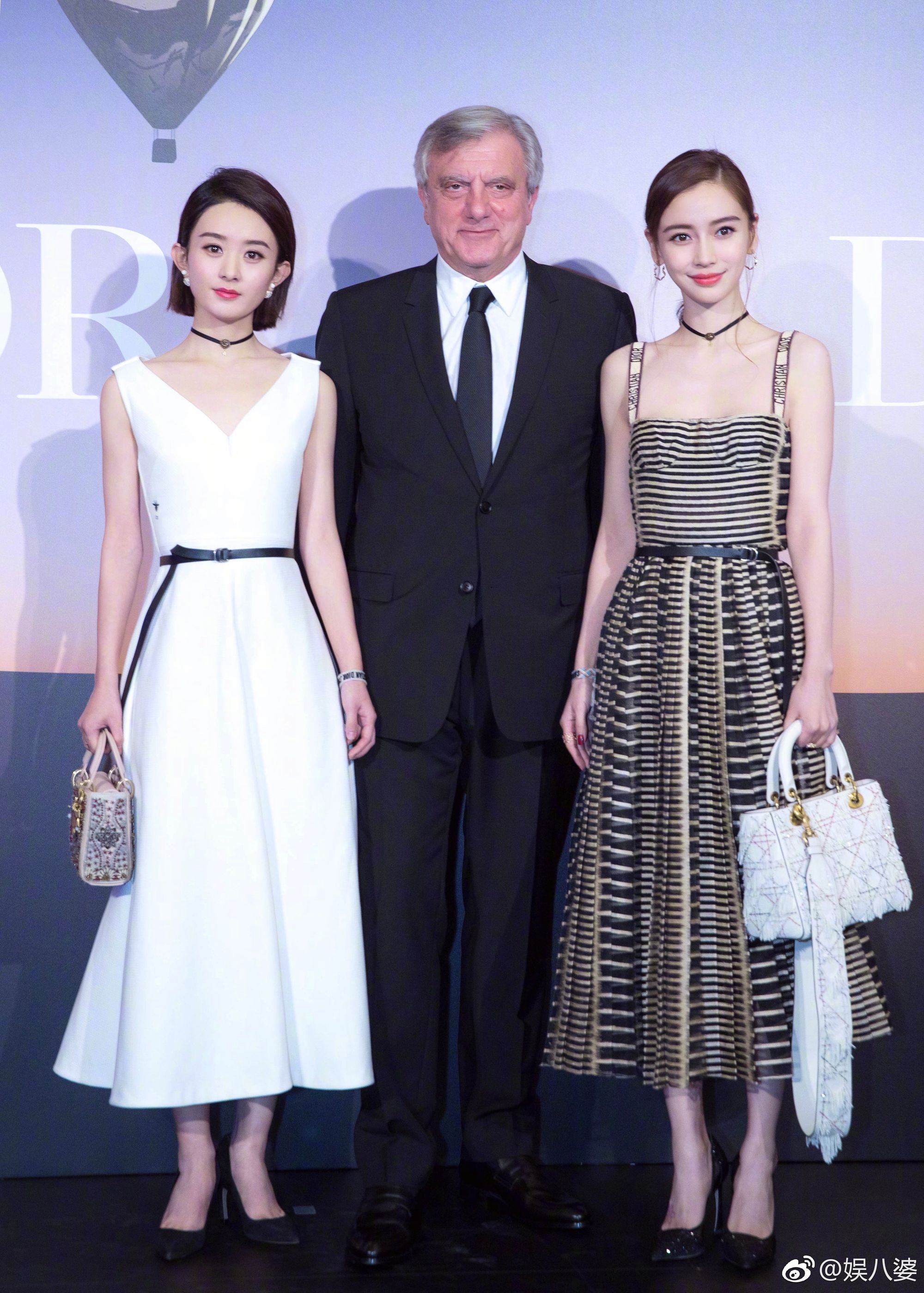 Triệu Lệ Dĩnh và Angelababy đều là đại sứ thương hiệu của Dior. 