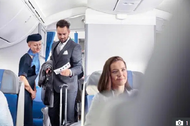 Tiếp viên hàng không trên các chuyến bay không ít lần bắt gặp hành khách có hành động khác thường. Ảnh minh họa.