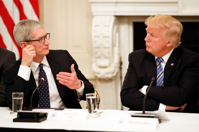 CEO Apple – Tim Cook đã “mê hoặc” Tổng thống Trump bằng cách nào? - 1
