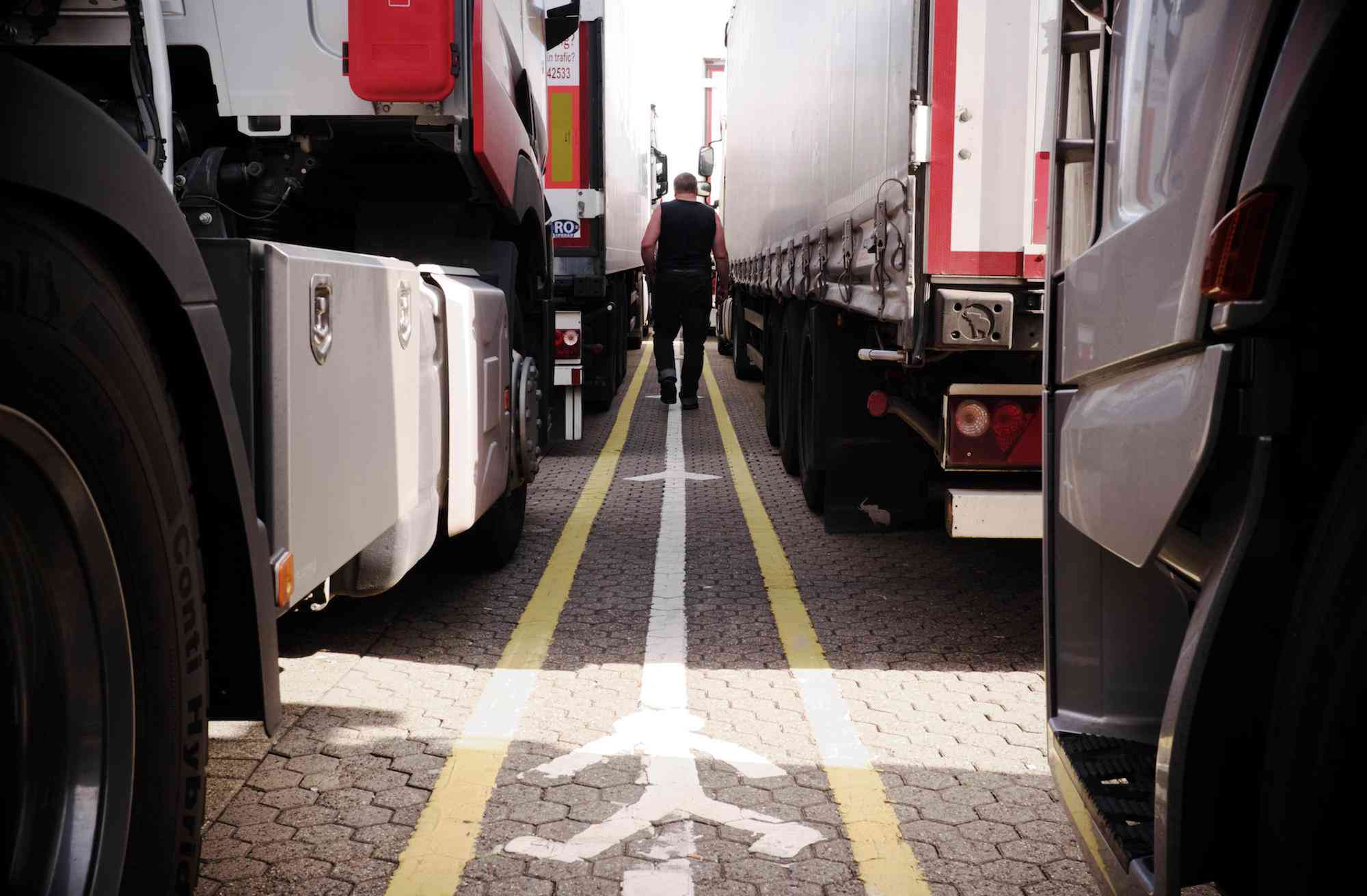 Chiến thuật đen tối của băng đảng đưa quan tài thép vào Anh - 2