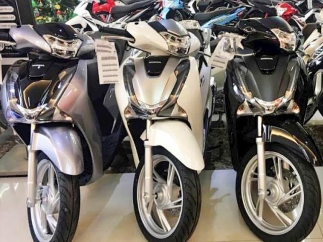 Thị trường - Tiêu dùng - Honda SH mới tăng gần 20 triệu, bản cũ vét hàng giá vẫn cao ngất ngưởng