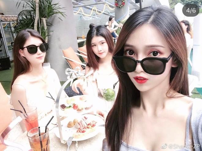 Những người mẫu, hot girl Trung Quốc bị tẩy chay vì ảnh phản cảm - 4