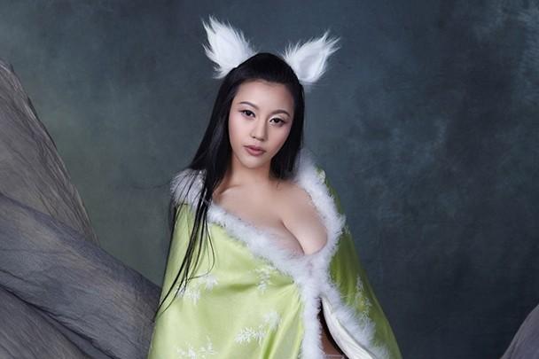 Những người mẫu, hot girl Trung Quốc bị tẩy chay vì ảnh phản cảm - 5