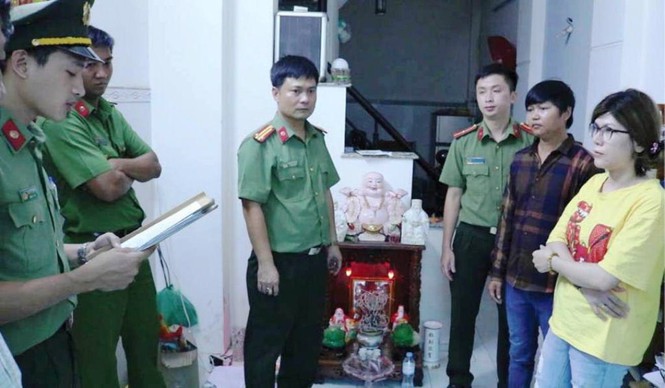 Công an TT-Huế đọc lệnh khởi tố Bùi Thị Thu Hồng và Nguyễn Khắc Trọng - 2 đối tượng cộm cán trong đường dây lừa đưa người ra nước ngoài