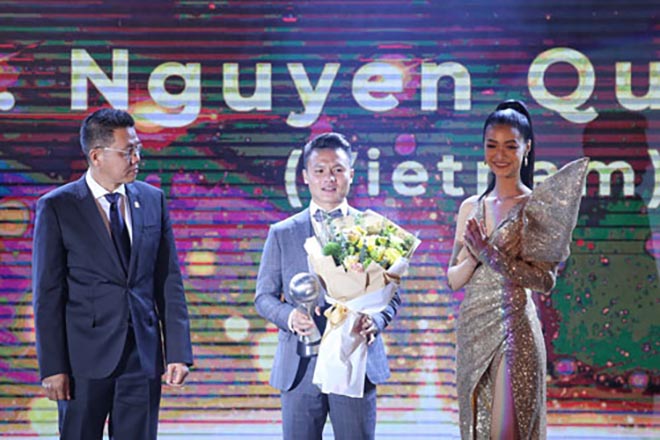 Quang Hải liên tục được vinh danh nhưng vẫn còn nhiệm vụ dẫn dắt U22 Việt Nam giành HCV SEA Games 2019, đồng thời hy vọng thành công khi ra nước ngoài thi đấu Ảnh: HẢI ANH