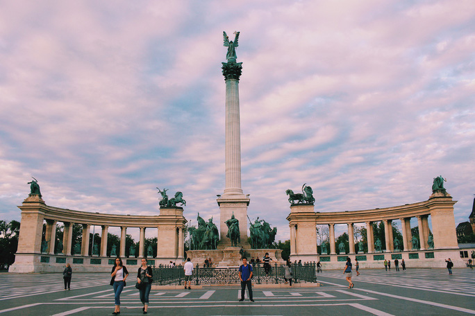 Hosok Tere - Quảng trường anh hùng