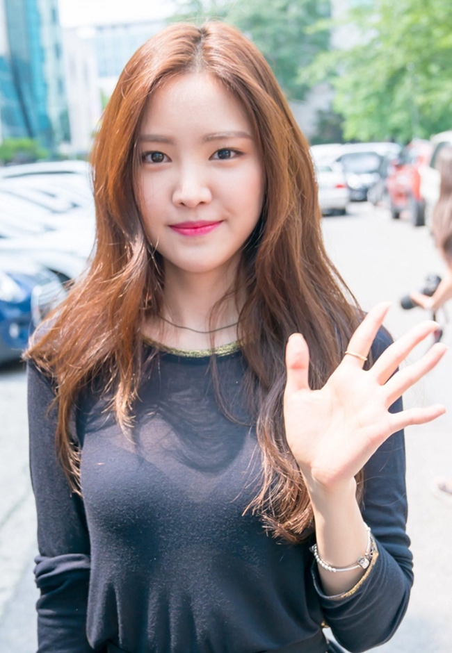 Không chỉ một mà nhiều lần Na Eun bị trang phục của mình phản bội.&nbsp;