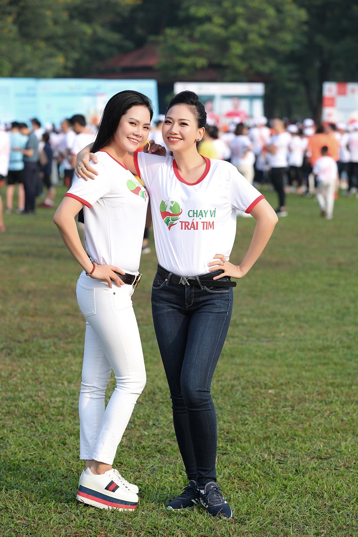 Lương Nguyệt Anh và MC Mỹ Vân thân thiết với nhau như chị em ruột. 