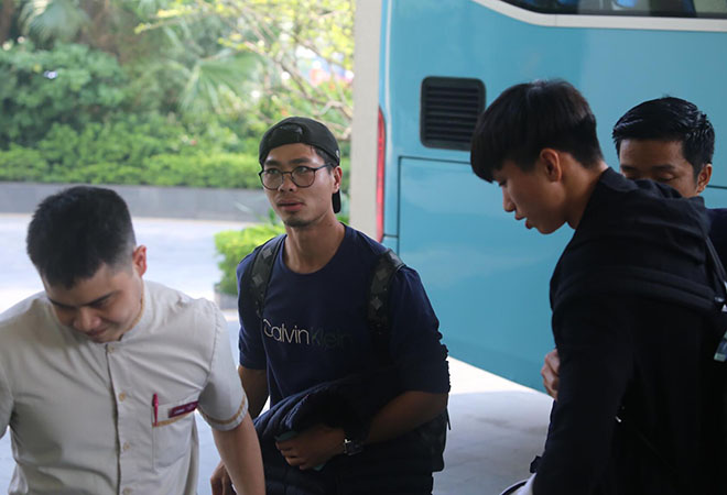 Công Phượng gây bất ngờ khi cùng Văn Hậu về hội quân ĐT Việt Nam - 6