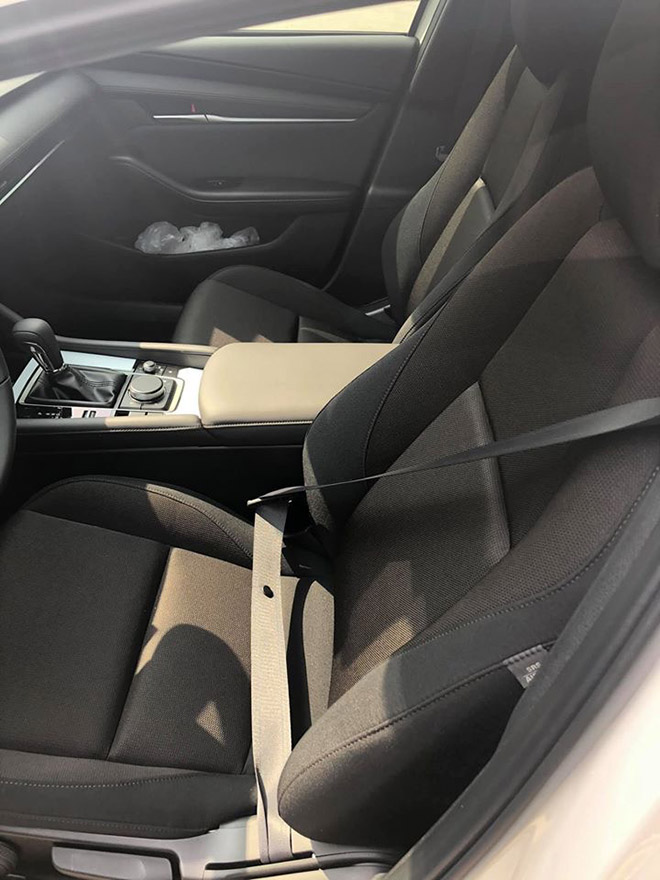Soi chi tiết Mazda3 thế hệ mới sedan phiên bản tiêu chuẩn với ghế nỉ - 13