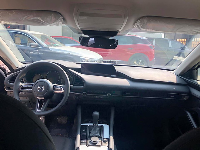 Soi chi tiết Mazda3 thế hệ mới sedan phiên bản tiêu chuẩn với ghế nỉ - 9