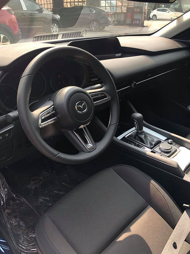 Soi chi tiết Mazda3 thế hệ mới sedan phiên bản tiêu chuẩn với ghế nỉ - 10