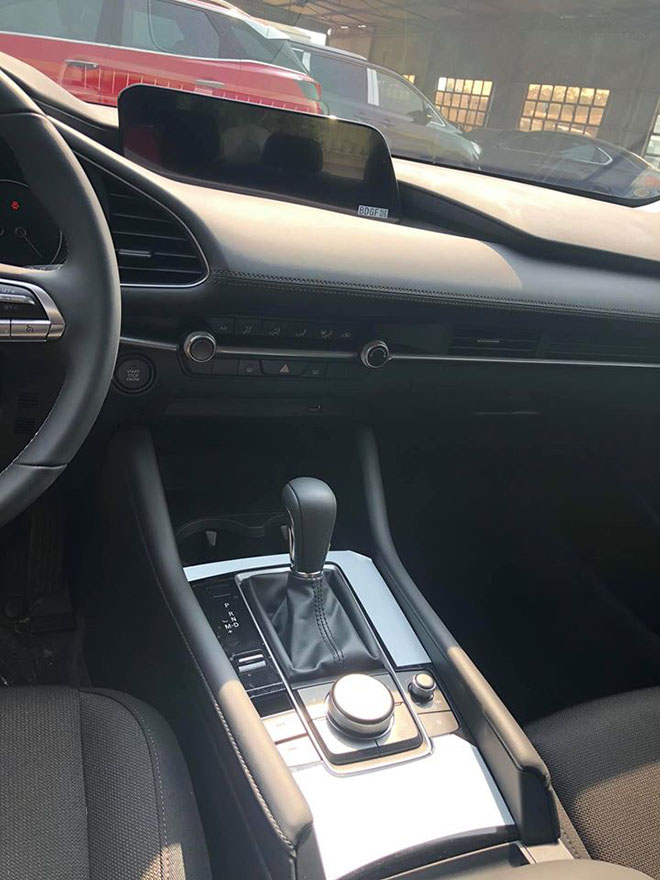 Soi chi tiết Mazda3 thế hệ mới sedan phiên bản tiêu chuẩn với ghế nỉ - 11