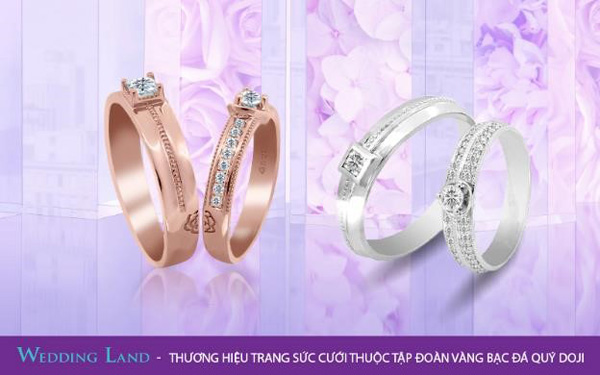 Kế thừa sự độc đáo của dòng 99 - Infinity Love nổi danh, những thiết kế nhẫn cưới trong bộ sưu tập Loving Heart sử dụng kim cương siêu hoàn hảo 99 giác cắt chỉ có tại Wedding Land. Những mẫu nhẫn nữ với họa tiết trái tim tuyệt đẹp cùng nhẫn nam khỏe khoắn gắn kim cương 99 giác cắt và họa tiết hoa hồng đầy tinh tế khắc trên cặp nhẫn với ý nghĩa chúc phúc cho một tình yêu vĩnh cửu.